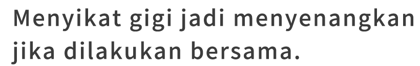 Menyikat gigi jadi menyenangkan jika dilakukan bersama.